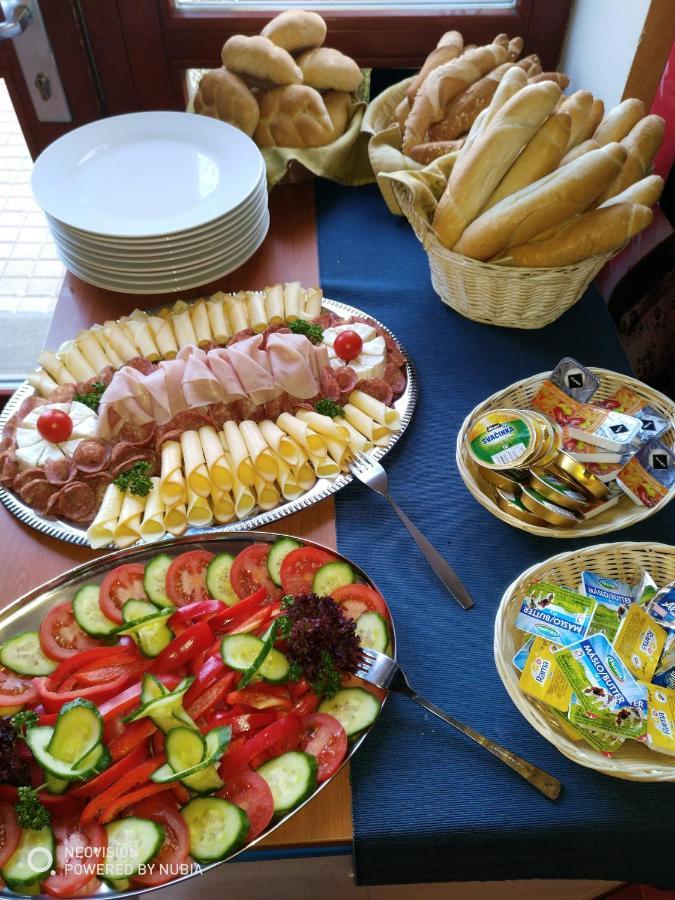 A Restaurace Simanda Guest house Prague